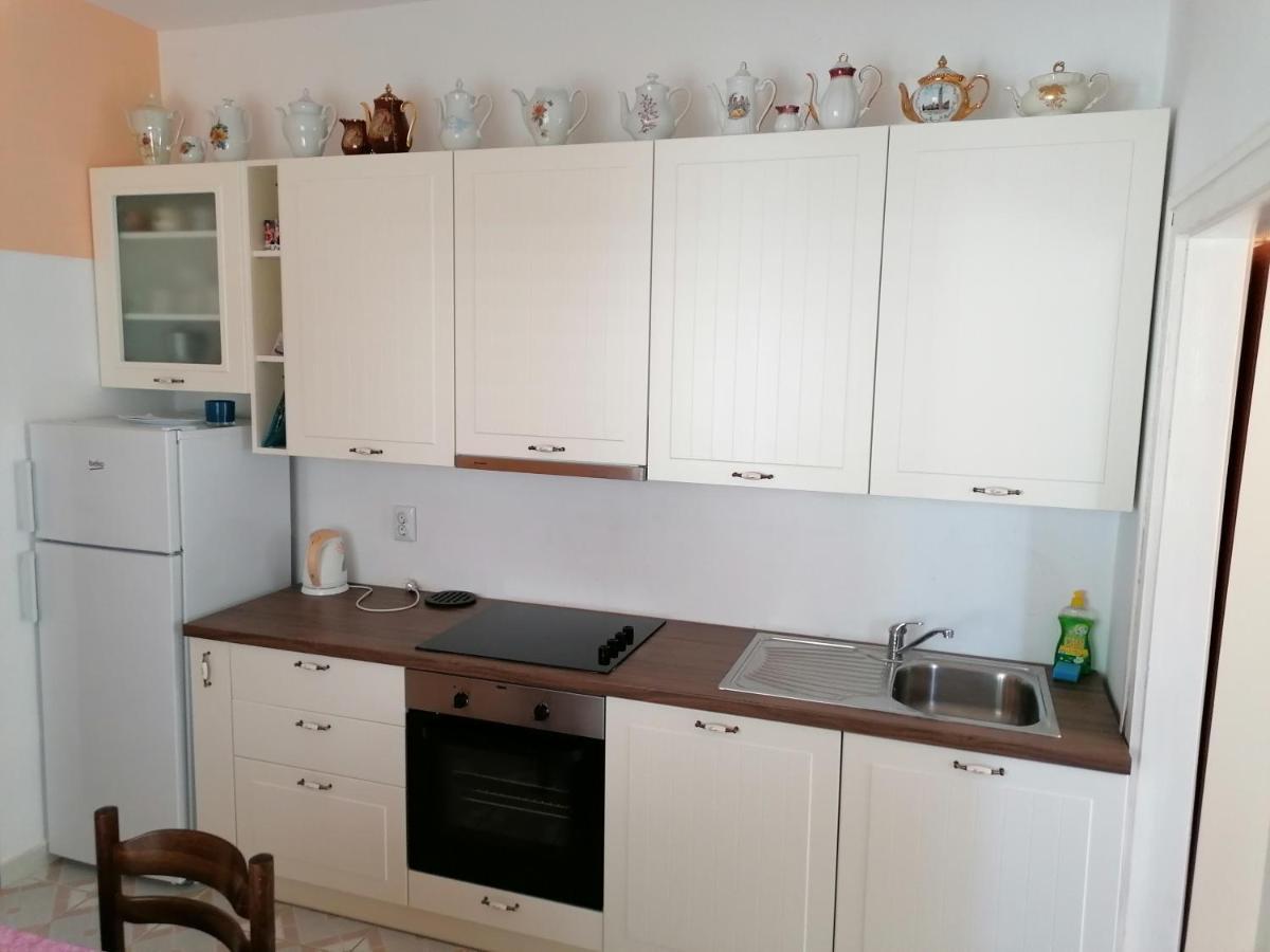 Apartmani Rija 3 Паг Экстерьер фото