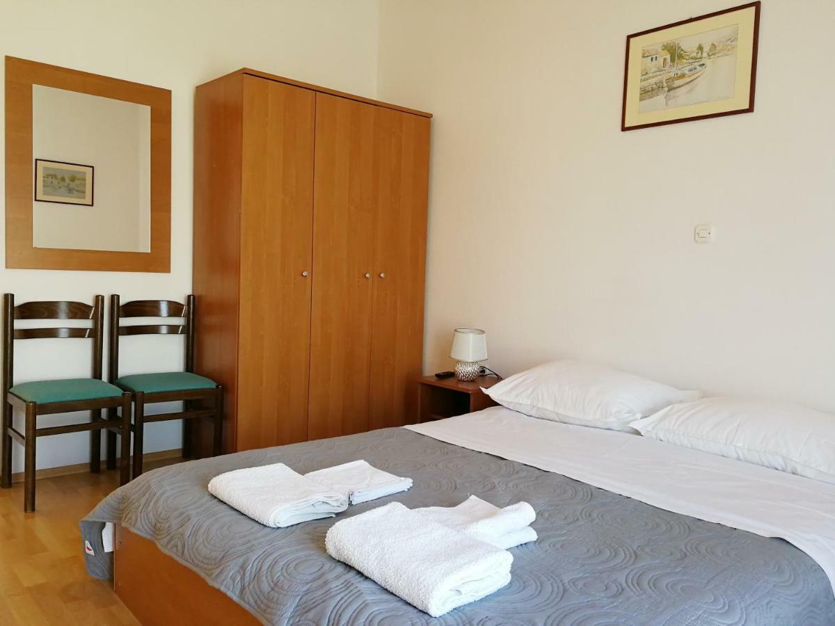 Apartmani Rija 3 Паг Экстерьер фото
