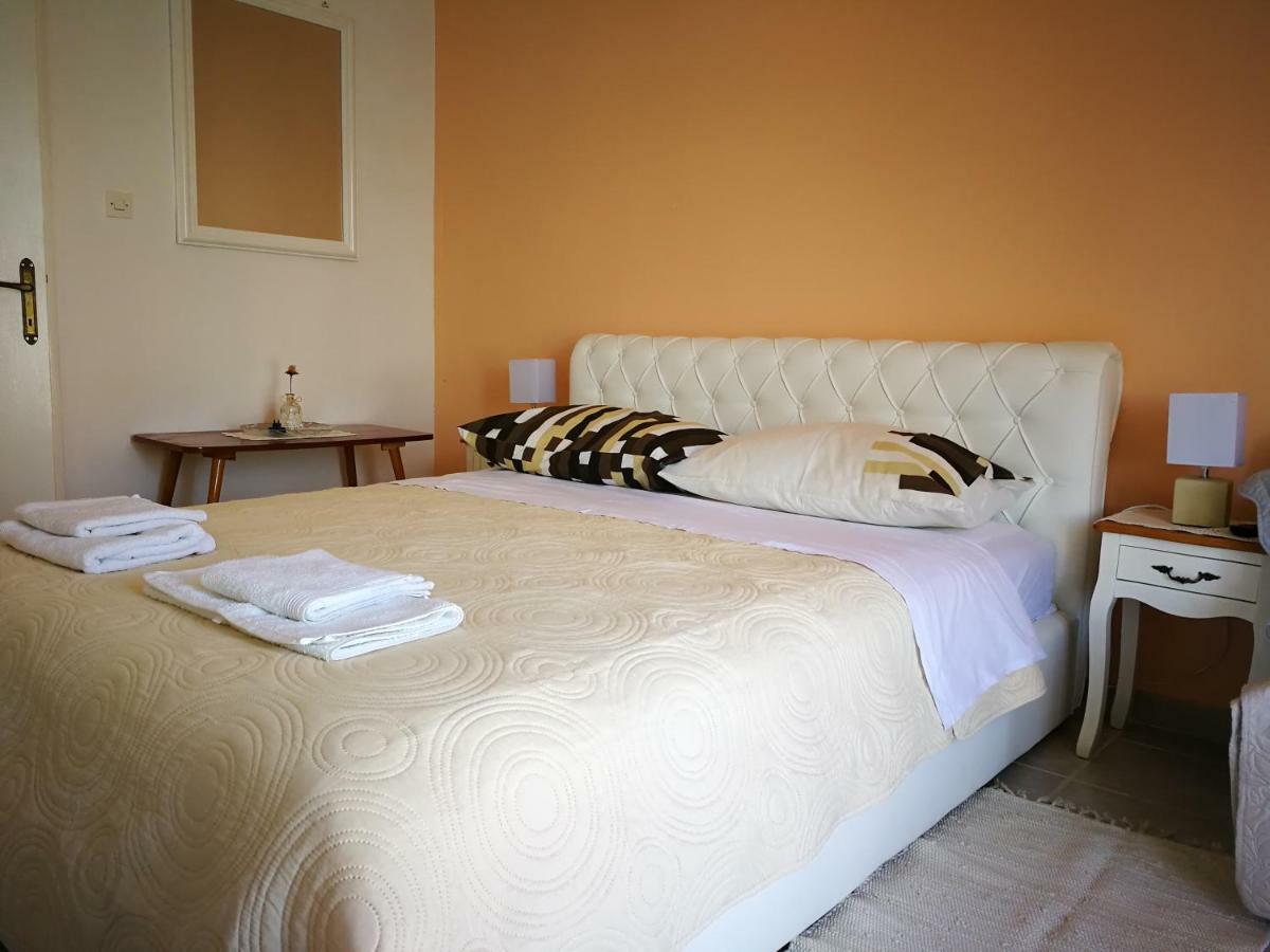 Apartmani Rija 3 Паг Экстерьер фото